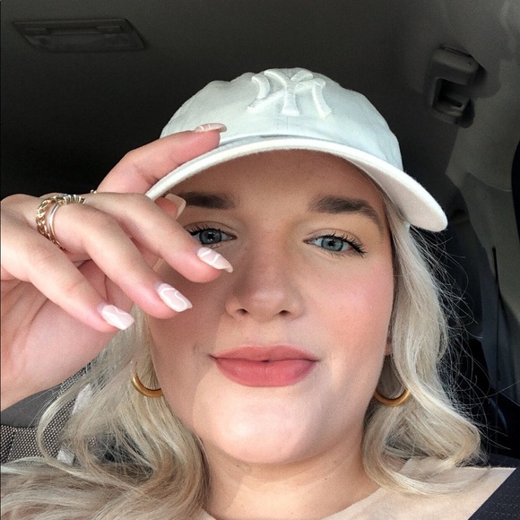 Meet your Posher, Karie Grace - Picture 2 of 6